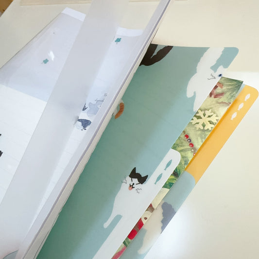日本Midori Three Pockets A4 Folder - Family of Dogs