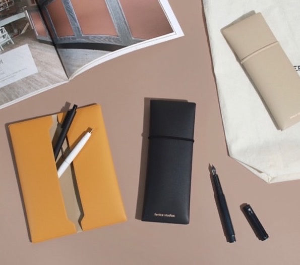 韓國Crafty in Office 皮革系列套裝 Trio (A4 Leather Clipboard Folder x Leather Pens Case x Leather Mouse Pad) (預購商品)