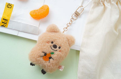 韓國濟州Kiki Quokka手抱濟州柑毛公仔掛件匙扣* [預購貨品，下單後14天出貨]