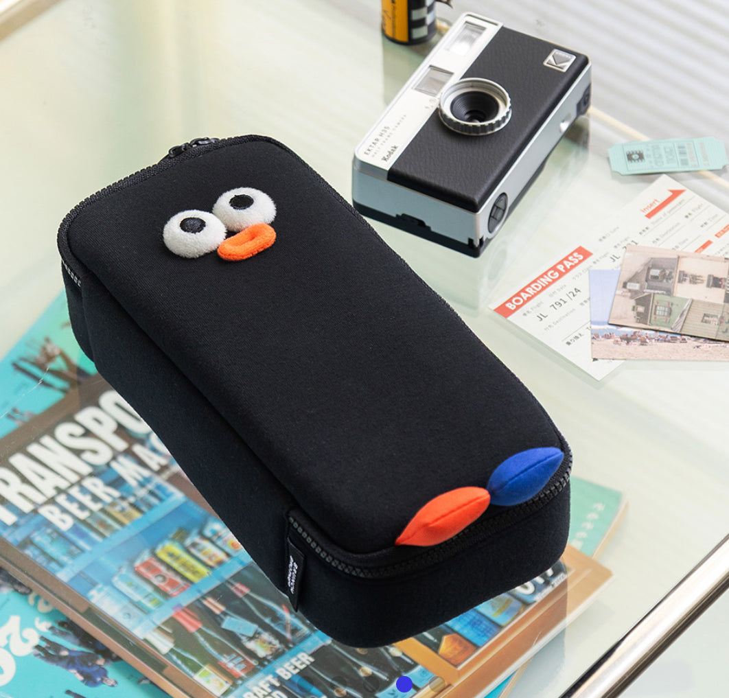 韓國平頭 Pom Pom 黑面多士筆袋/ 化妝袋  - 黑灰兩色