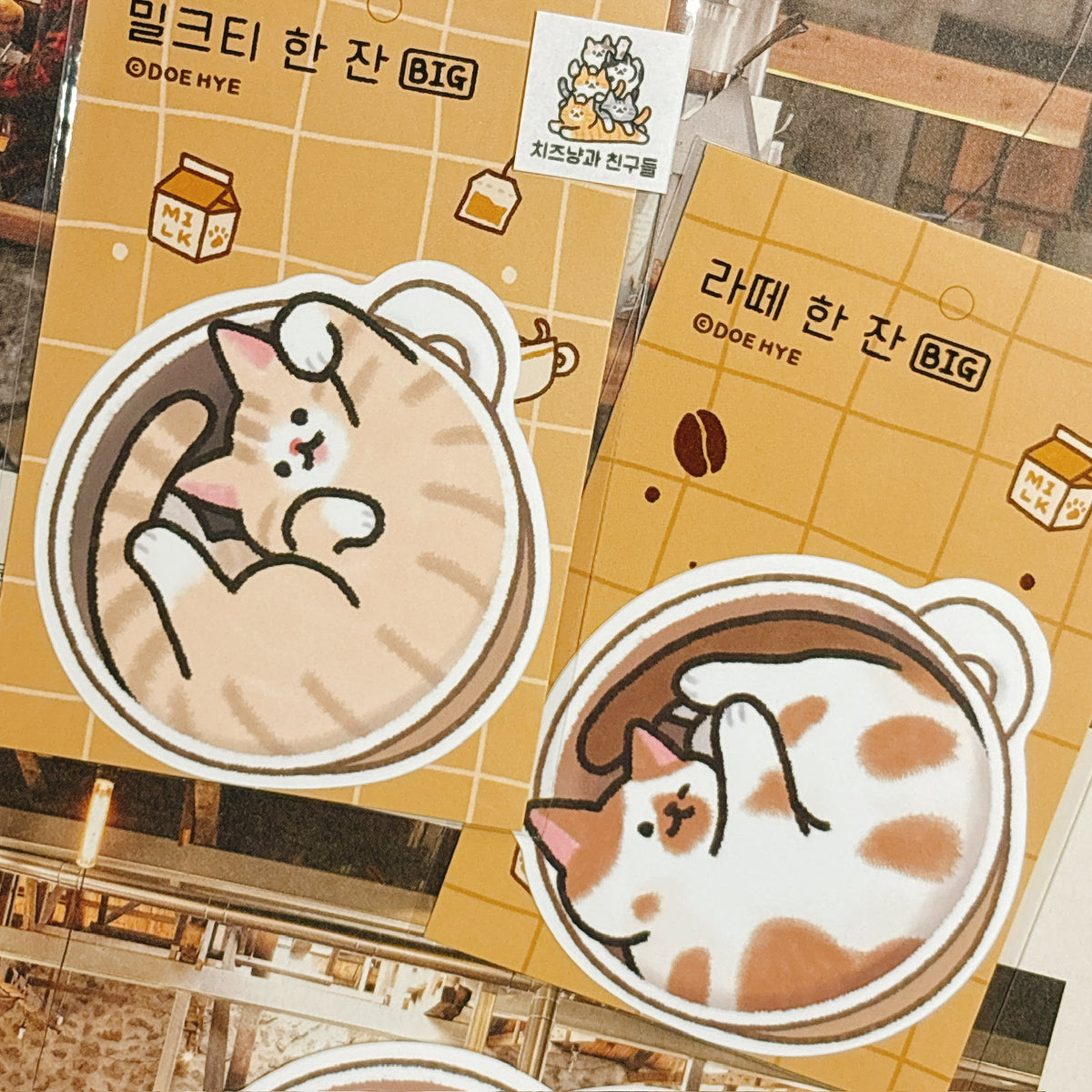 韓國插畫師Doehye Drawing 大貼紙 - 來一杯 Cat-puccino ☕️
