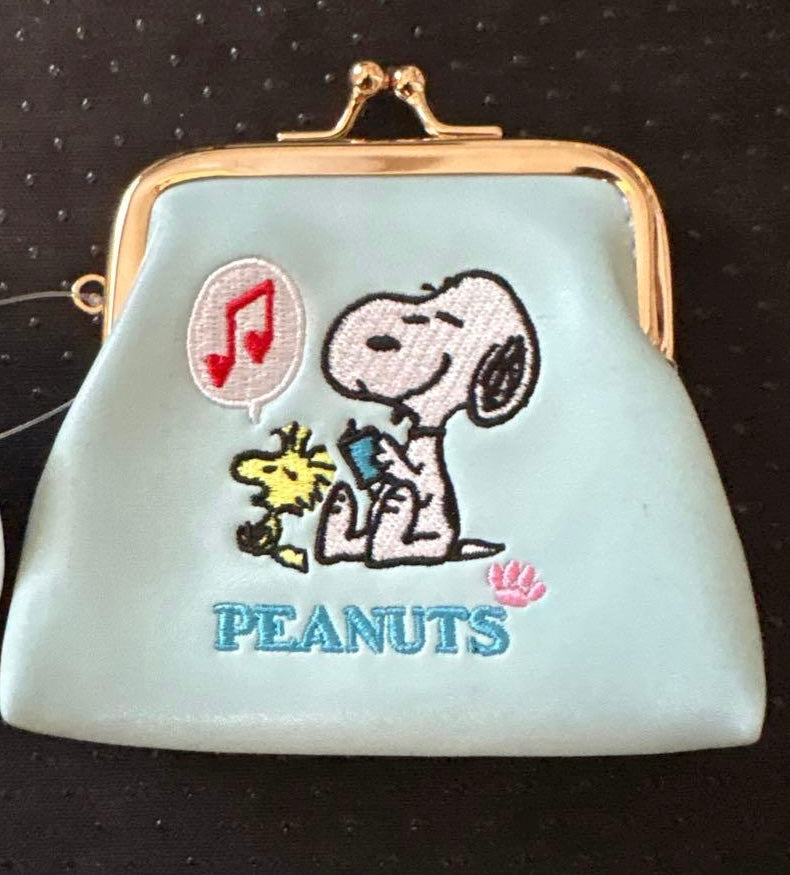 日本 Snoopy World 史努比刺繡口金包 [預購貨品］
