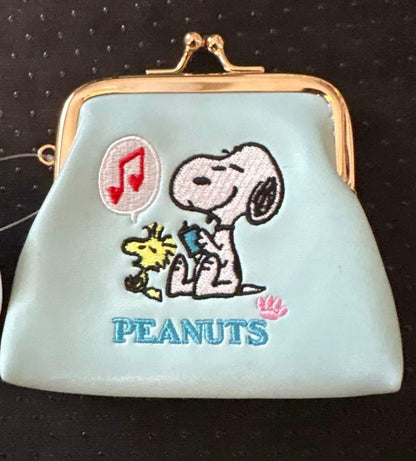 日本 Snoopy World 史努比刺繡口金包 [預購貨品］