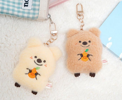 韓國濟州Kiki Quokka手抱濟州柑毛公仔掛件匙扣* [預購貨品，下單後14天出貨]