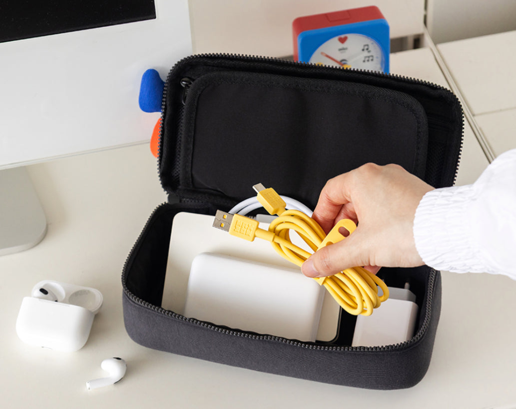 韓國平頭 Pom Pom 黑面多士筆袋/ 化妝袋  - 黑灰兩色