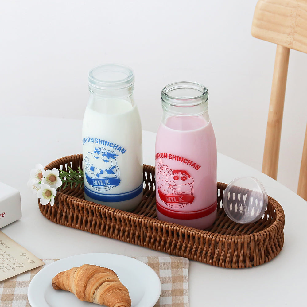 <新企劃> Crayon Shinchan 蠟筆小新 牛奶樽形 玻璃杯 （連蓋）250ml * [預購貨品，下單後14天出貨]