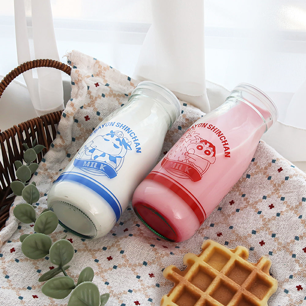 <新企劃> Crayon Shinchan 蠟筆小新 牛奶樽形 玻璃杯 （連蓋）250ml * [預購貨品，下單後14天出貨]