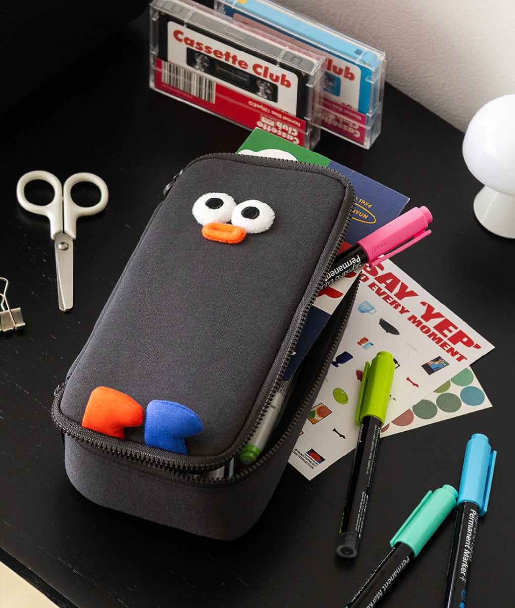 韓國平頭 Pom Pom 黑面多士筆袋/ 化妝袋  - 黑灰兩色