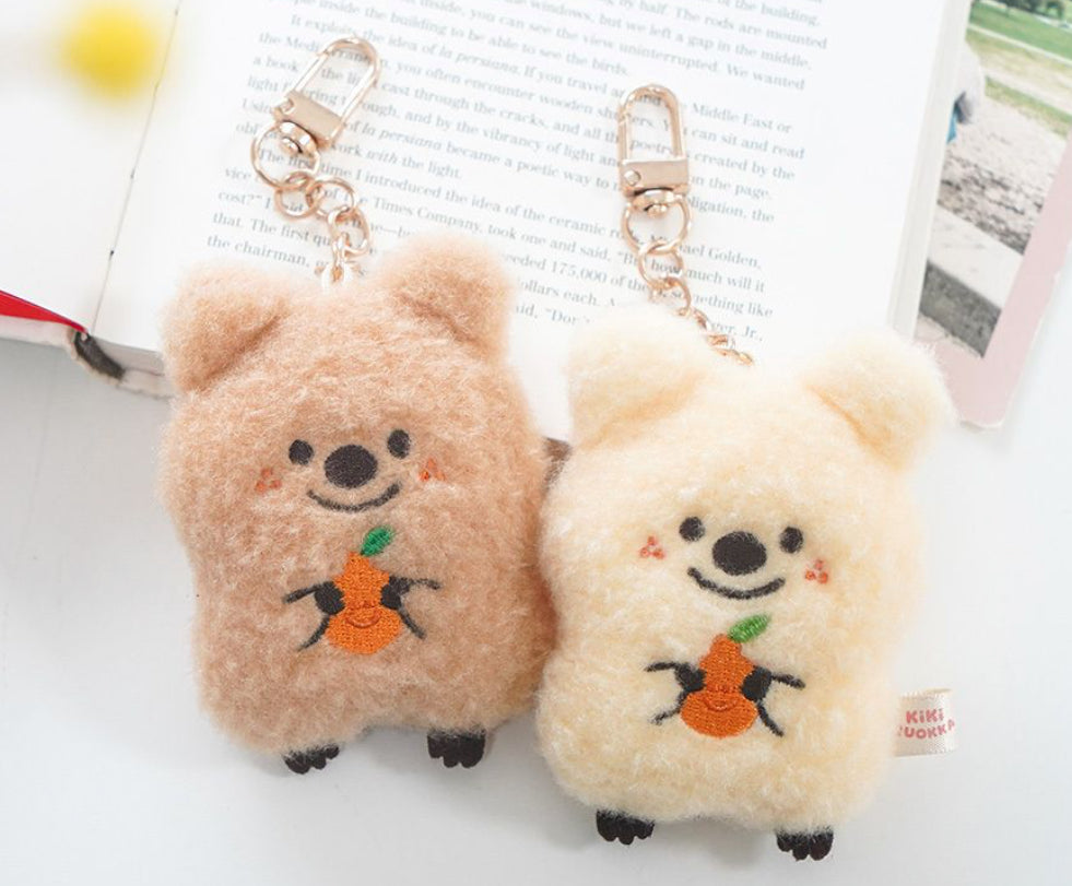 韓國濟州Kiki Quokka手抱濟州柑毛公仔掛件匙扣* [預購貨品，下單後14天出貨]