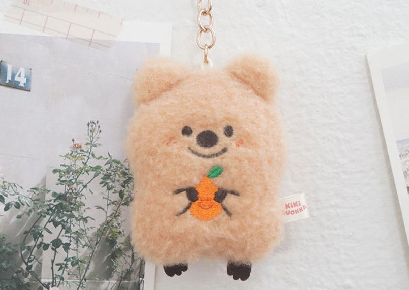 韓國濟州Kiki Quokka手抱濟州柑毛公仔掛件匙扣* [預購貨品，下單後14天出貨]