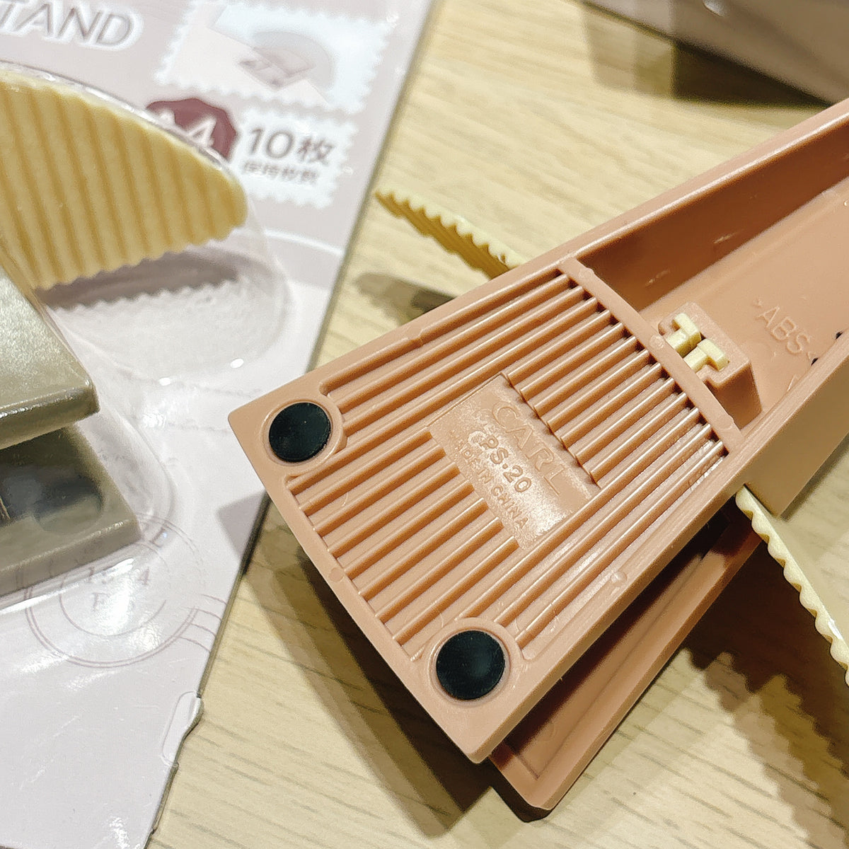 日本 Carl Paper Stand Clip 文件支架 - 三色全新上架