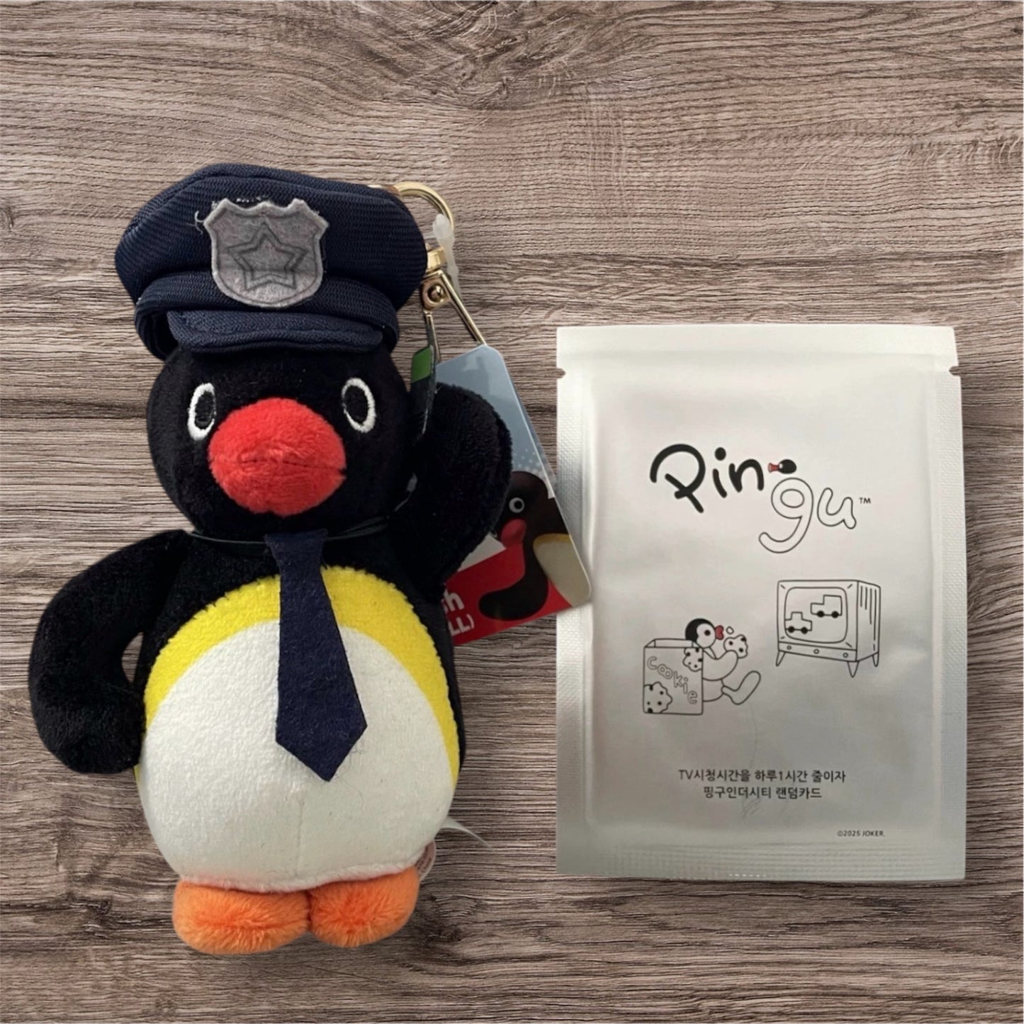 韓國企鵝家族Pingu Collection 毛公仔匙扣 - 機長企鵝🐧 [預購貨品，下單後14天出貨]