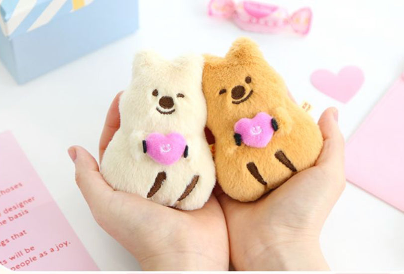 韓國濟州Kiki Quokka手抱心心毛公仔掛件匙扣* [預購貨品，下單後14天出貨]
