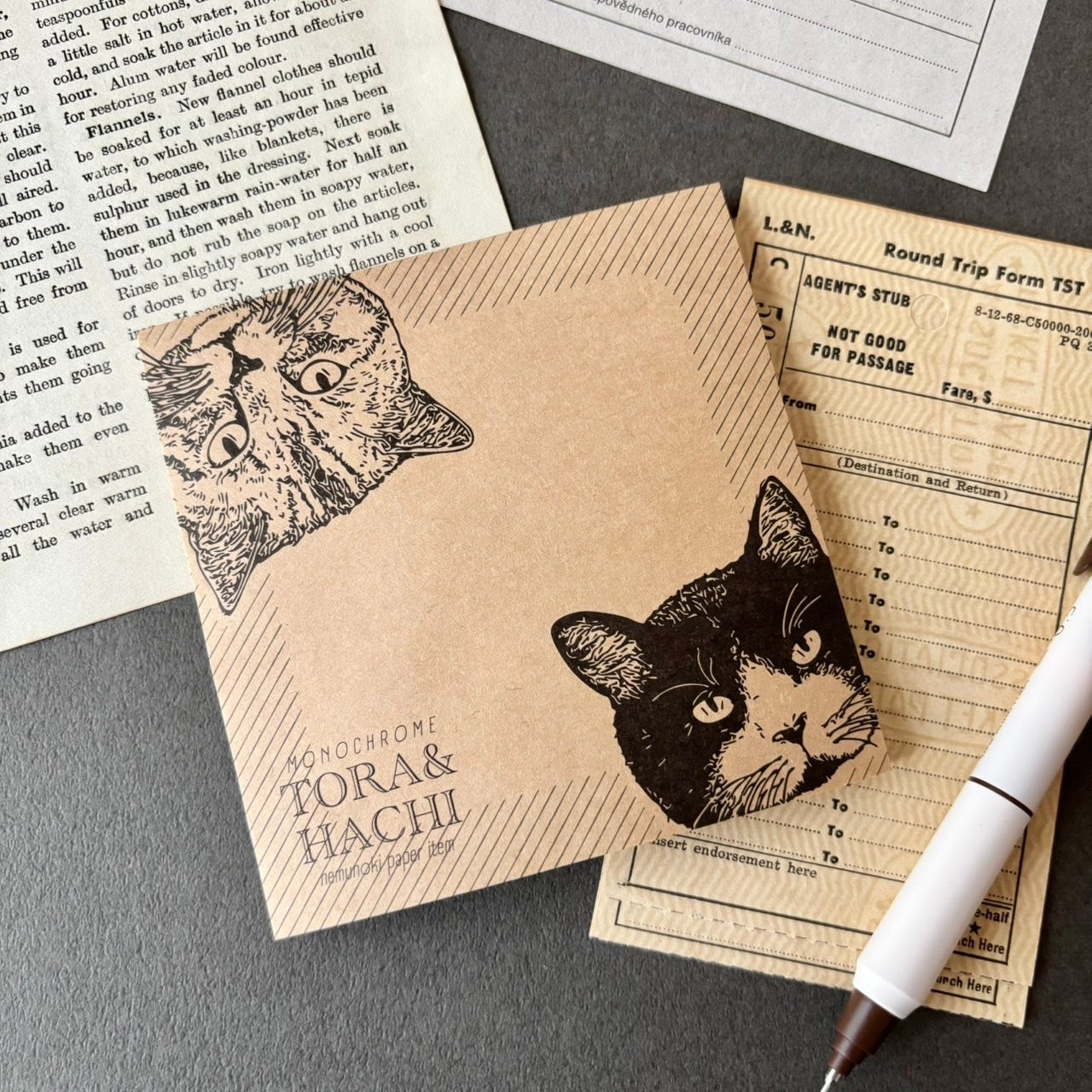 日本the Neko-noki 貓咪紙品: 一雙貓咪牛皮色便條磚