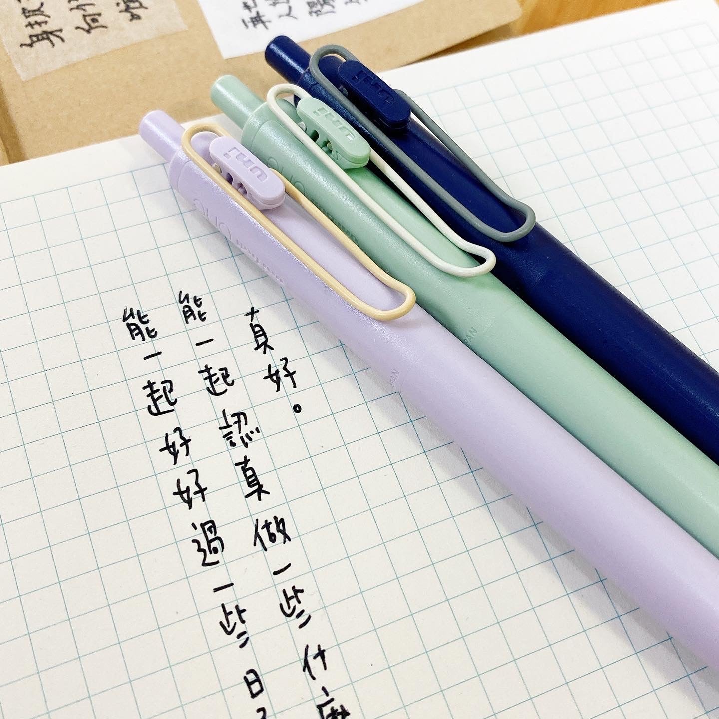 Mitsubishi UNI Ball One F 鋼珠黑墨原子筆 - 拼色系列