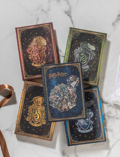 一本也免運費‼️ 哈利波特The Hogwarts Journal 限量經典熨金筆記本 -￼葛來芬多  (接受訂購: 兩星期後到貨）