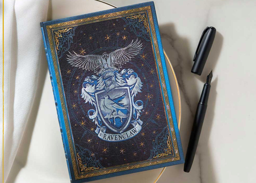 一本也免運費‼️ 哈利波特The Hogwarts Journal 限量經典熨金筆記本 -￼ 雷文克勞 (接受訂購: 兩星期後到貨）
