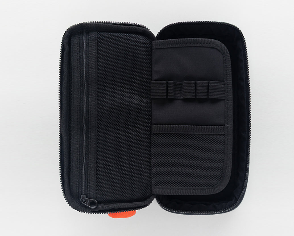 韓國平頭 Pom Pom 黑面多士筆袋/ 化妝袋  - 黑灰兩色