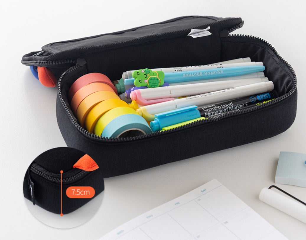 韓國平頭 Pom Pom 黑面多士筆袋/ 化妝袋  - 黑灰兩色