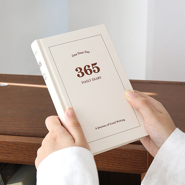 One Dear Day 365 天Daily Diary :每天一日記 [預購貨品，下單後14天出貨]