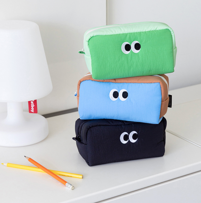 韓國 Som Som Eyes Fluffy Pouch - 3 色選擇 * [預購貨品，下單後14天出貨]