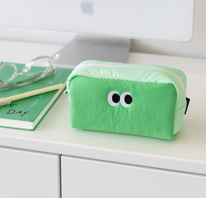 韓國 Som Som Eyes Fluffy Pouch - 3 色選擇 * [預購貨品，下單後14天出貨]